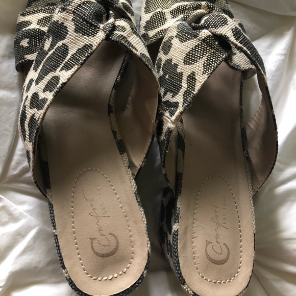 Comfort established in1946 women’s animal print heels in size 8M - Picture 4 of 7